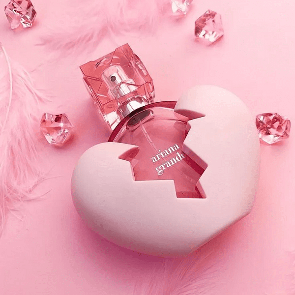 Original Ariana Grande perfumes pallets liquidation and wholesale lot featuring authentic fragrance bottles ideal for bulk resale and discounted inventory sourcing.