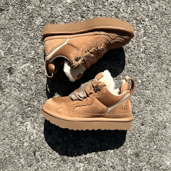 UGG sneakers pallets liquidation wholesale bulk lot of discounted authentic UGG shoes for resale, warehouse clearance stock deals.
